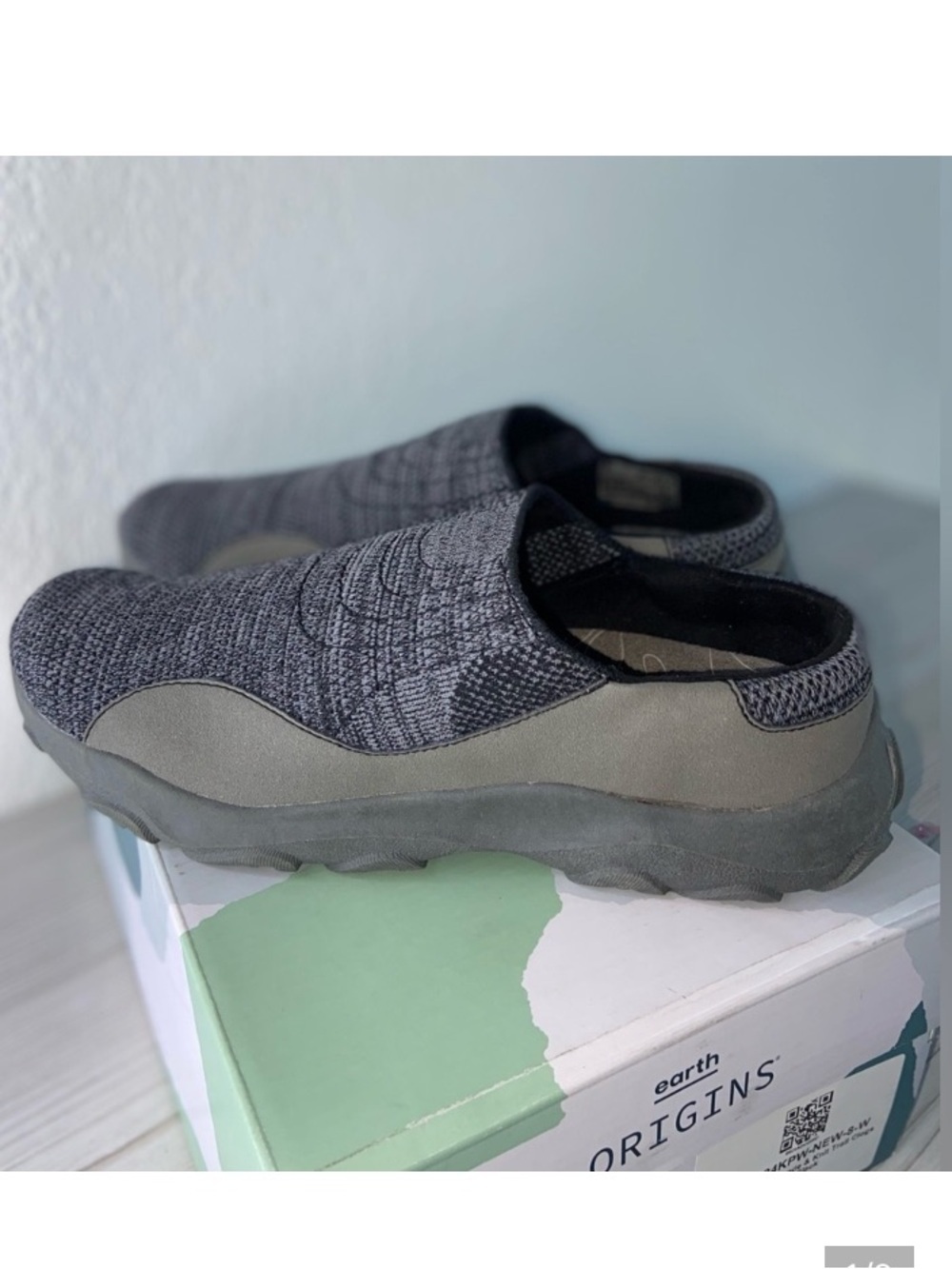 New in Box Earth Origins Suede & Knit Trail Clogs Talin Black Womens Size 8 Wide